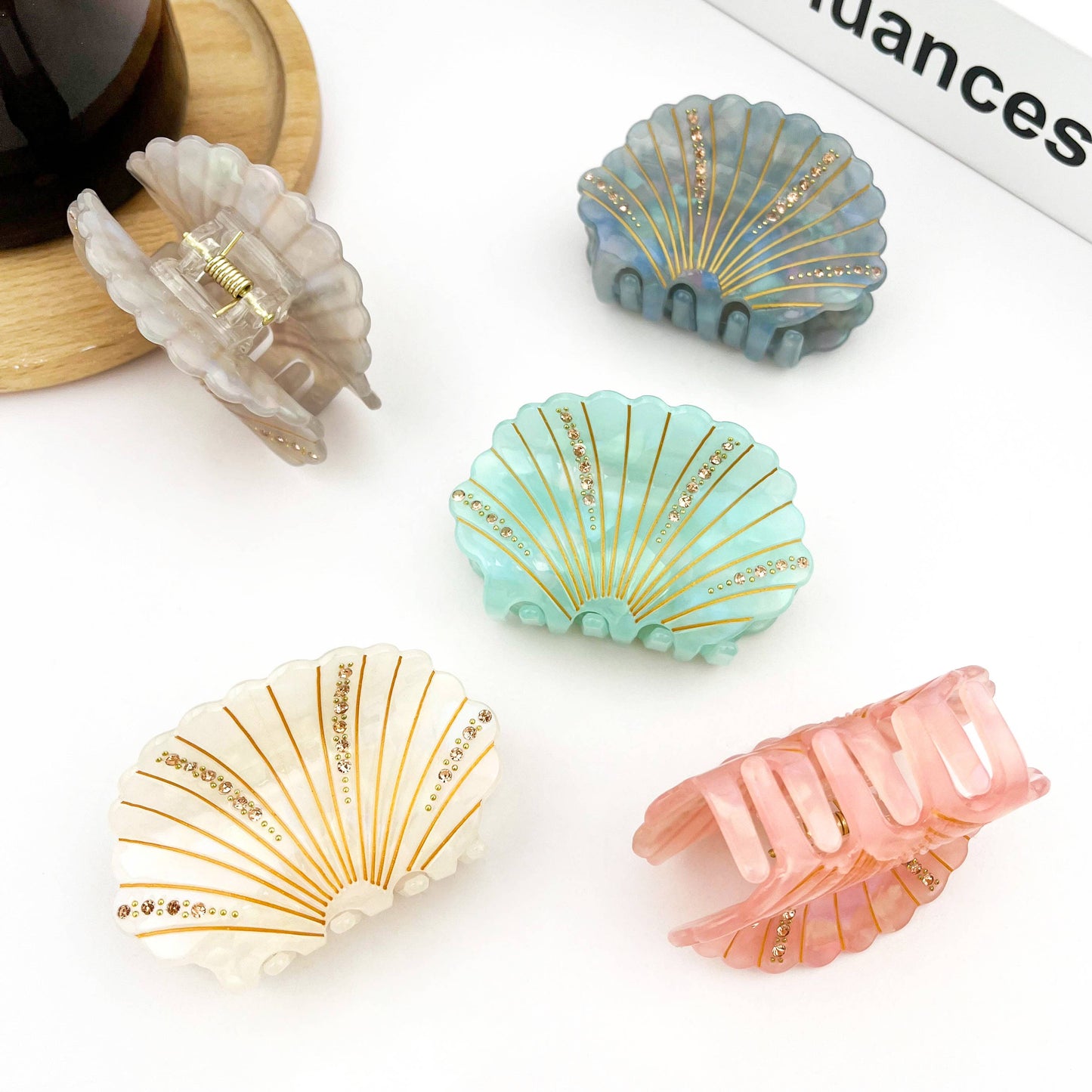 Crystal Shell Claw Clip: White