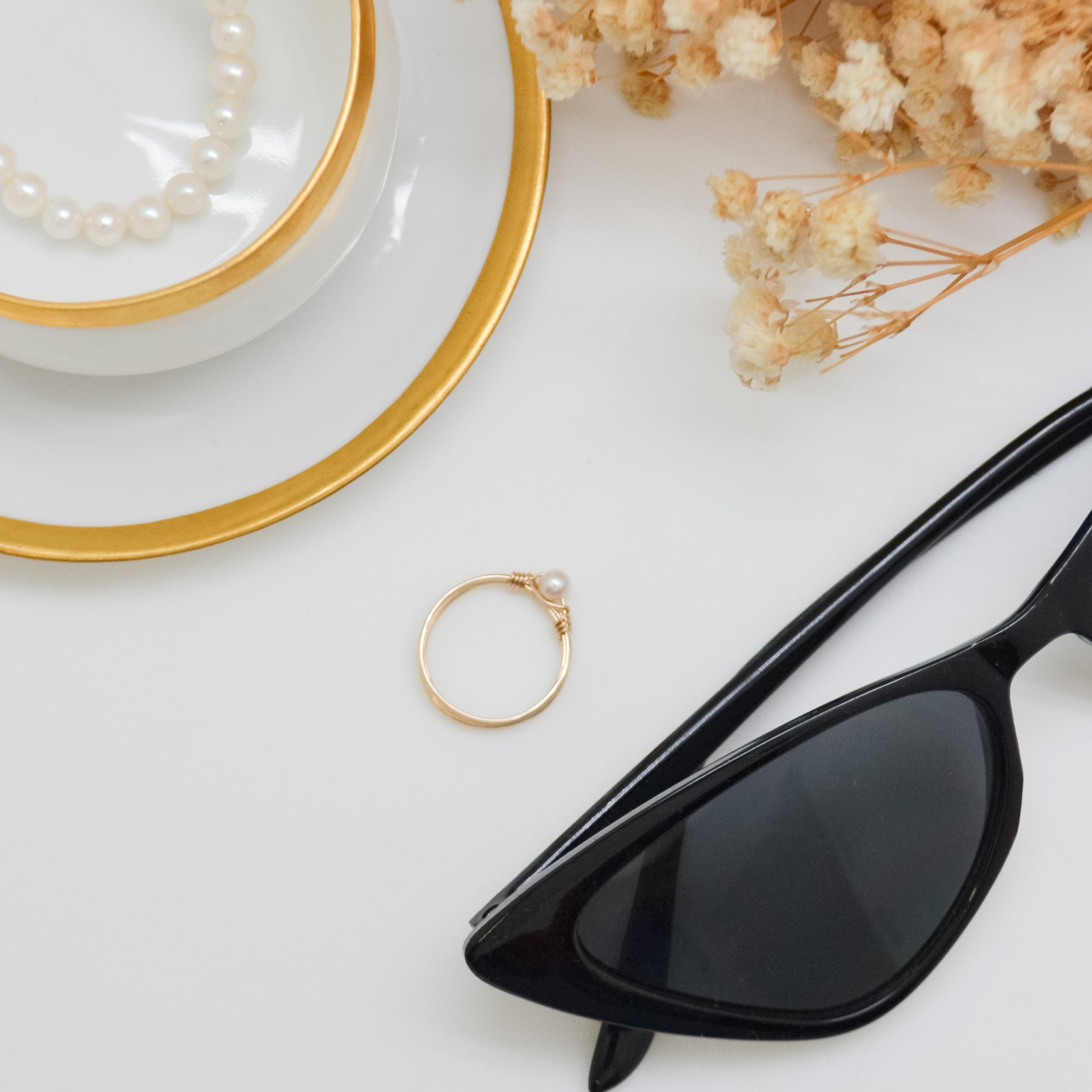 Icon Ring - White Pearl