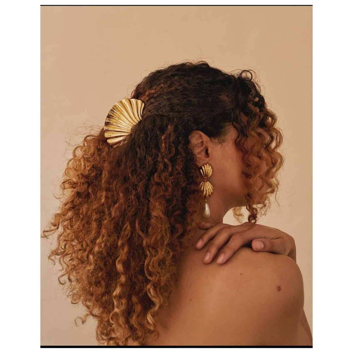 Vintage Gold Shell Hair Claw Clip - Gold 9.5cm