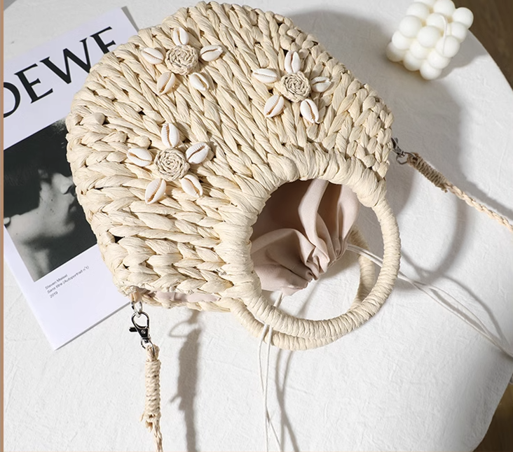 Shell deco straw woven bag summer beach bag: Beige