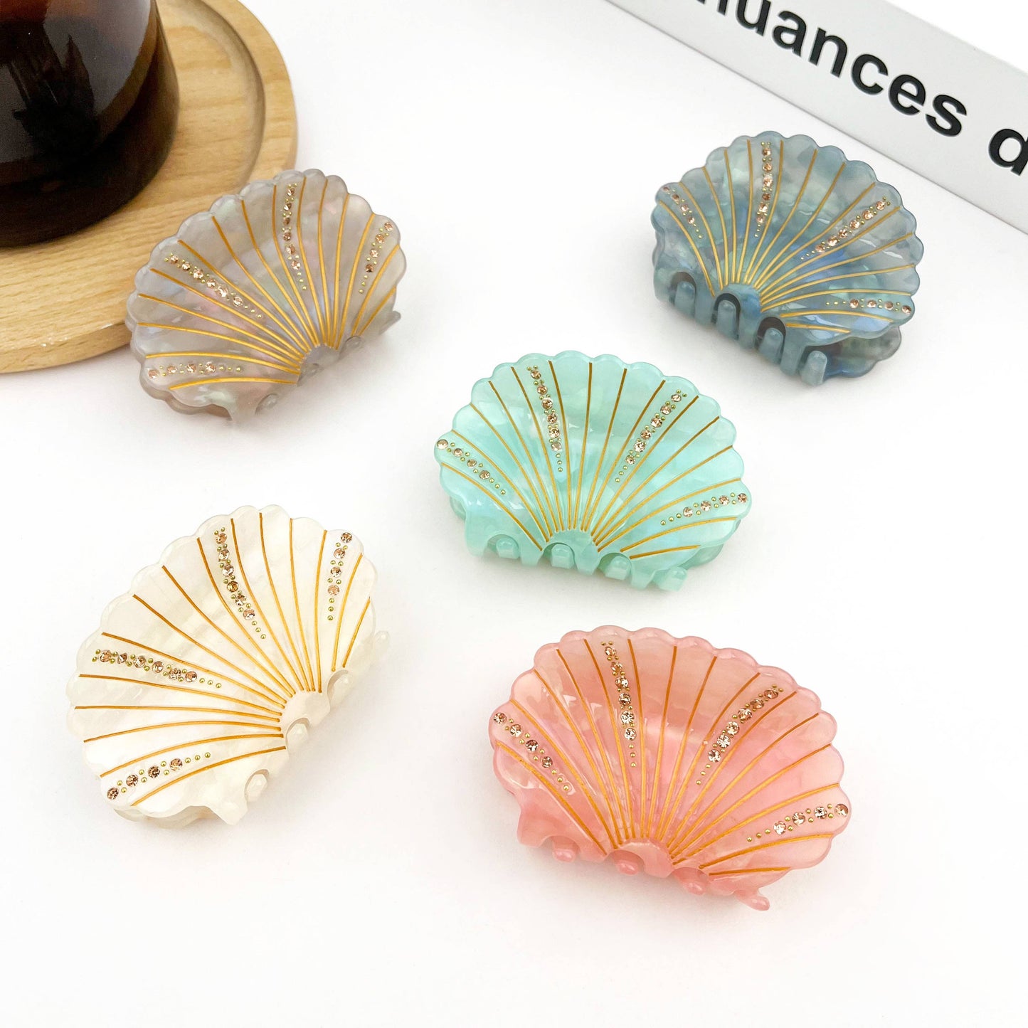 Crystal Shell Claw Clip: White