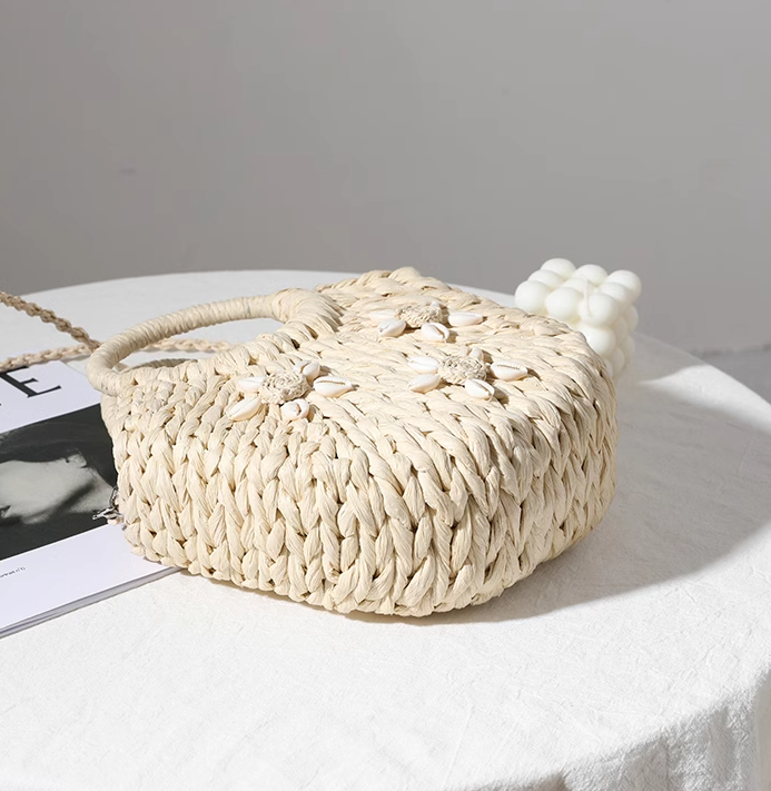 Shell deco straw woven bag summer beach bag: Beige