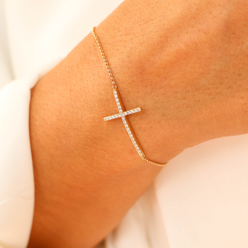 LVC Charmes Elegance Cross Diamond Bracelet – Love & Co.